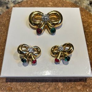 Vintage Holiday Joan Rivers Rhinestone Gold Brooch Pin & Clip-on Earrings Set